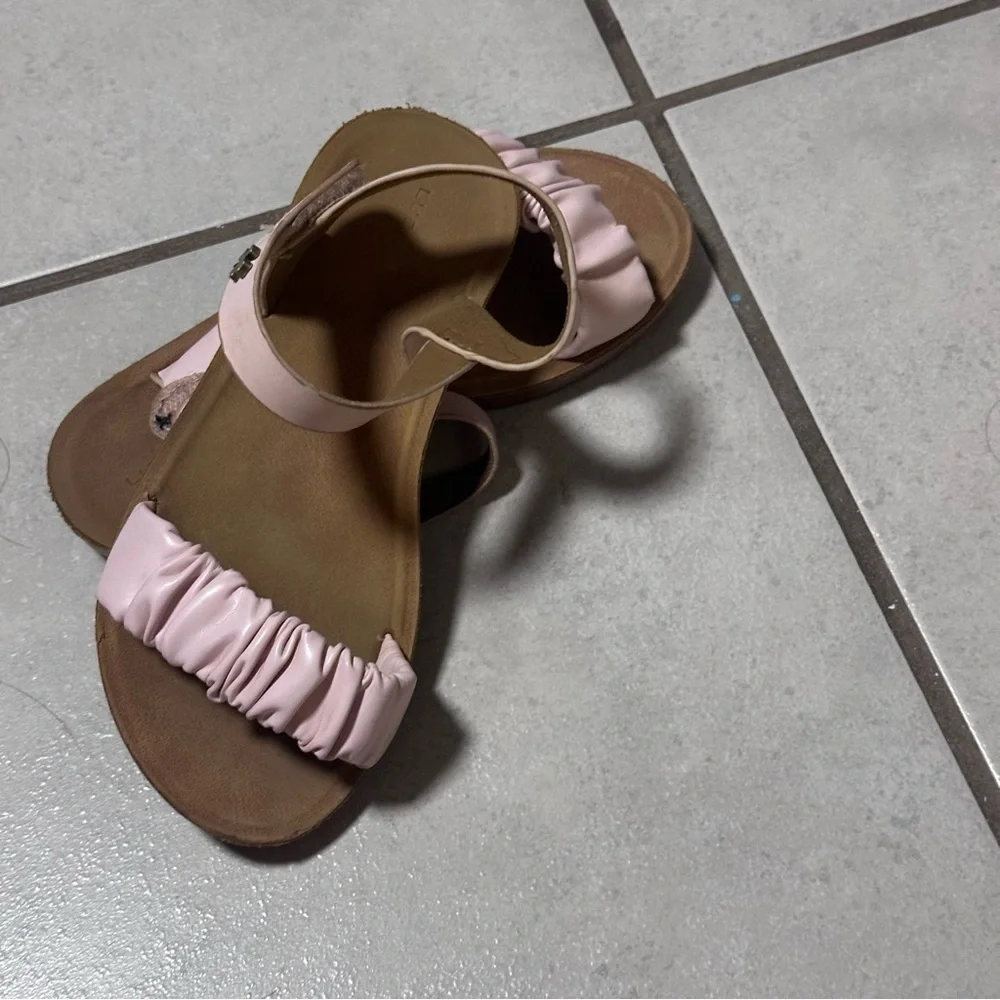 Lucky Brand Kids Girls‎ Pink Strappy Sandals Shoes size 1.